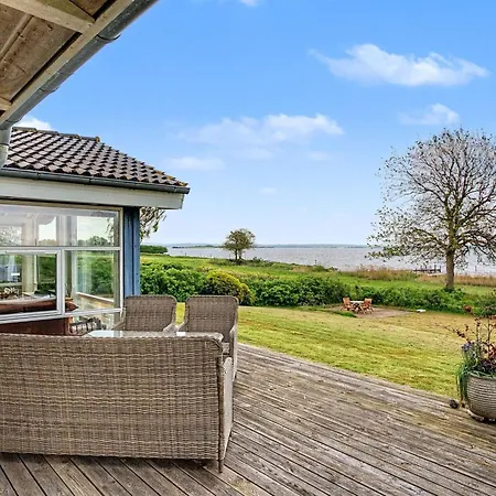 Imelda - 75m From The Sea By Interhome